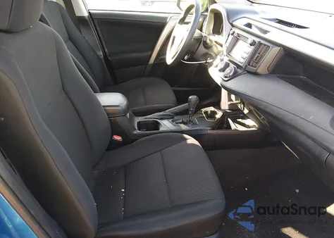 2017 Toyota Rav4 Le z USA, uszkodzony, nr VIN JTMBFREV5HJ111844